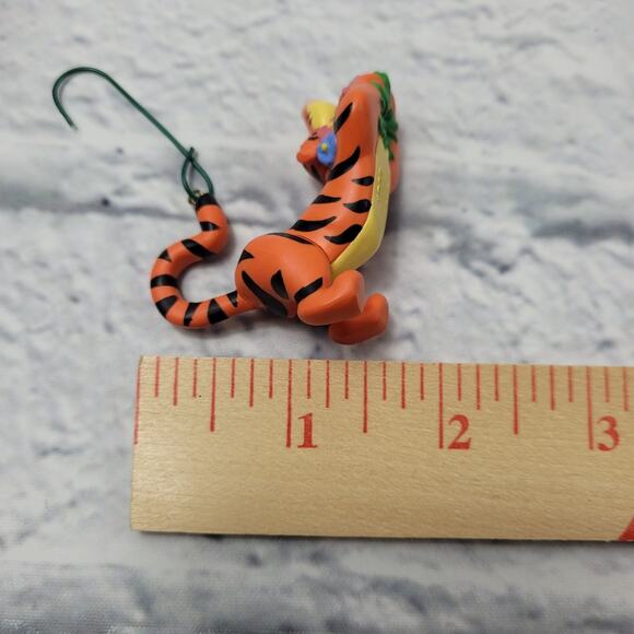 Hallmark Keepsake Disney 1998 Tigger in the Garden Winnie the Pooh Mini Ornament - Picture 7 of 9